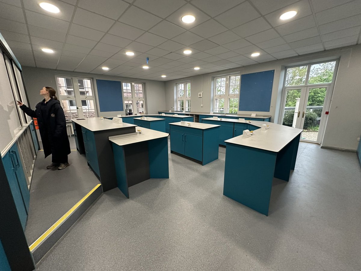 So excited to see the new Monmouth Prep Science Laboratory finished! Can’t wait to teach in there. Thank you so much @CRLabUK for an amazing job. @Habsmonmouth @MonPrepSchool #STEM #PrimaryScience