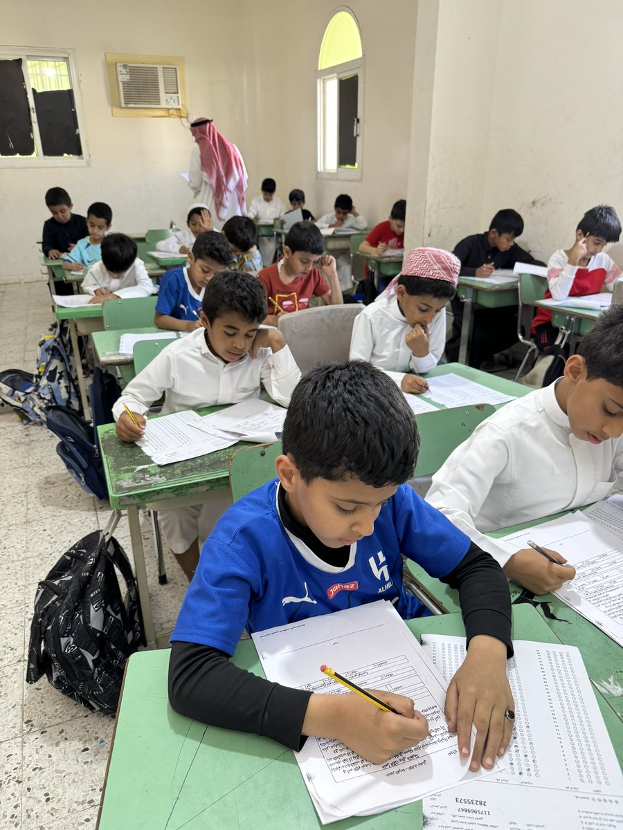 ضمن #مبادرة_نافس لتهيئة الطلاب للإستعداد للاختبار المحكي #نافس تم تنفيذ الاختبار المدرسي الورقي هذا اليوم .

#مكتب_التعلم_بشمال_الطائف 
#تعليم_الطائف