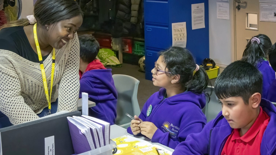 The funding benefited 60 pupils across two local schools - Broadfield Primary School and Burnley Brow Community Primary School oldham-chronicle.co.uk/news-features/…