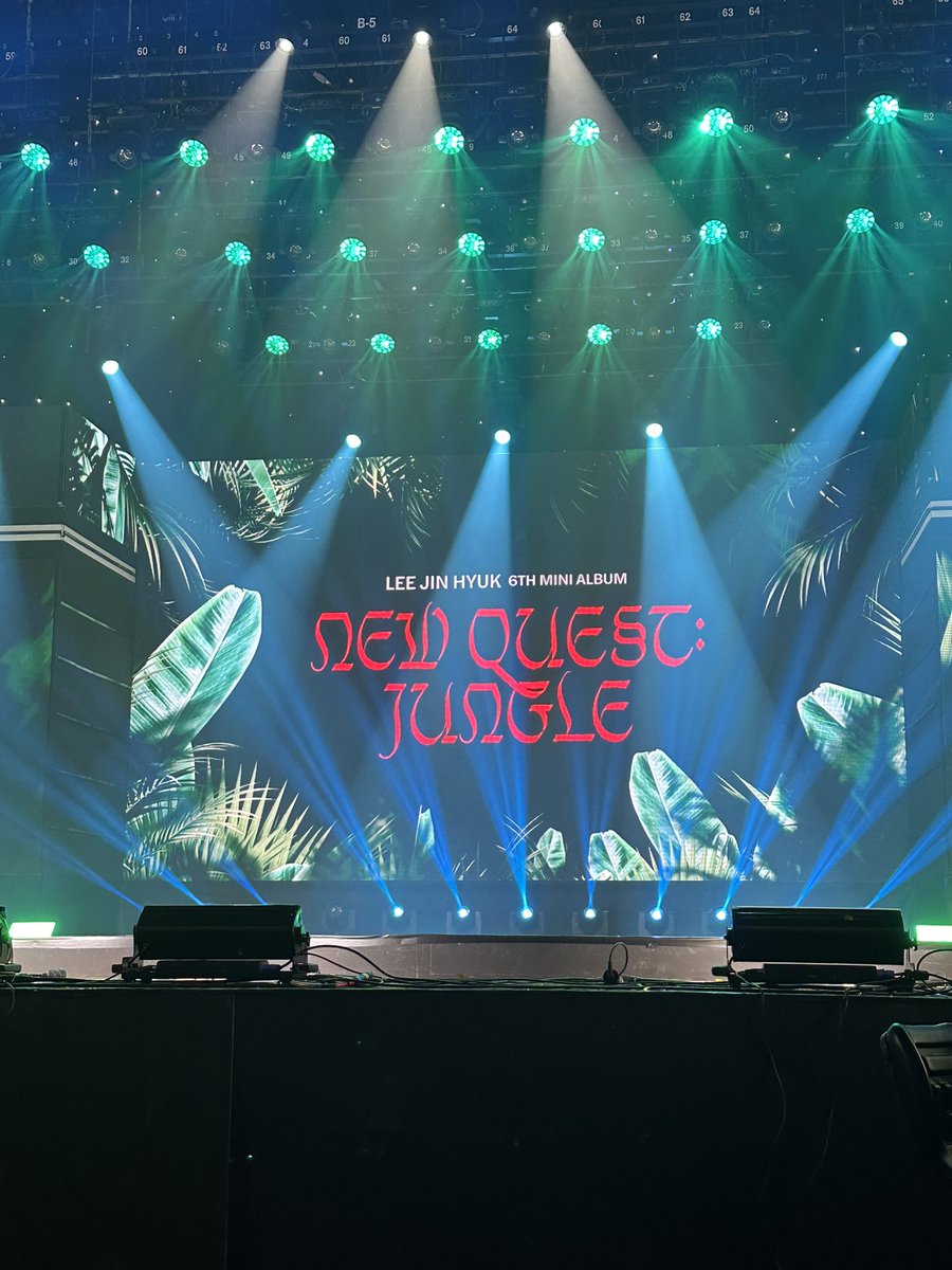 [Showcase] We are here at @Bill_LJH’s media showcase for his 6th mini album “NEW QUEST: JUNGLE.” We’ll be sharing pictures from the scene, so stay tuned!💓 #LEEJINHYUK