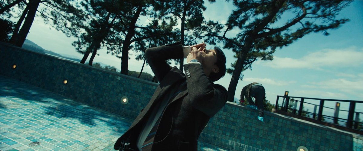 kaelynb_'s tweet photo. Hae-joon is often putting eye drops in. I felt like this was showing that Hae-joon was trying to see things more clearly. We see him doing this right before he is about to examine something (ex. a body, the car with the phone left inside). He is trying to focus and notice things. https://t.co/Z9AL174LuX