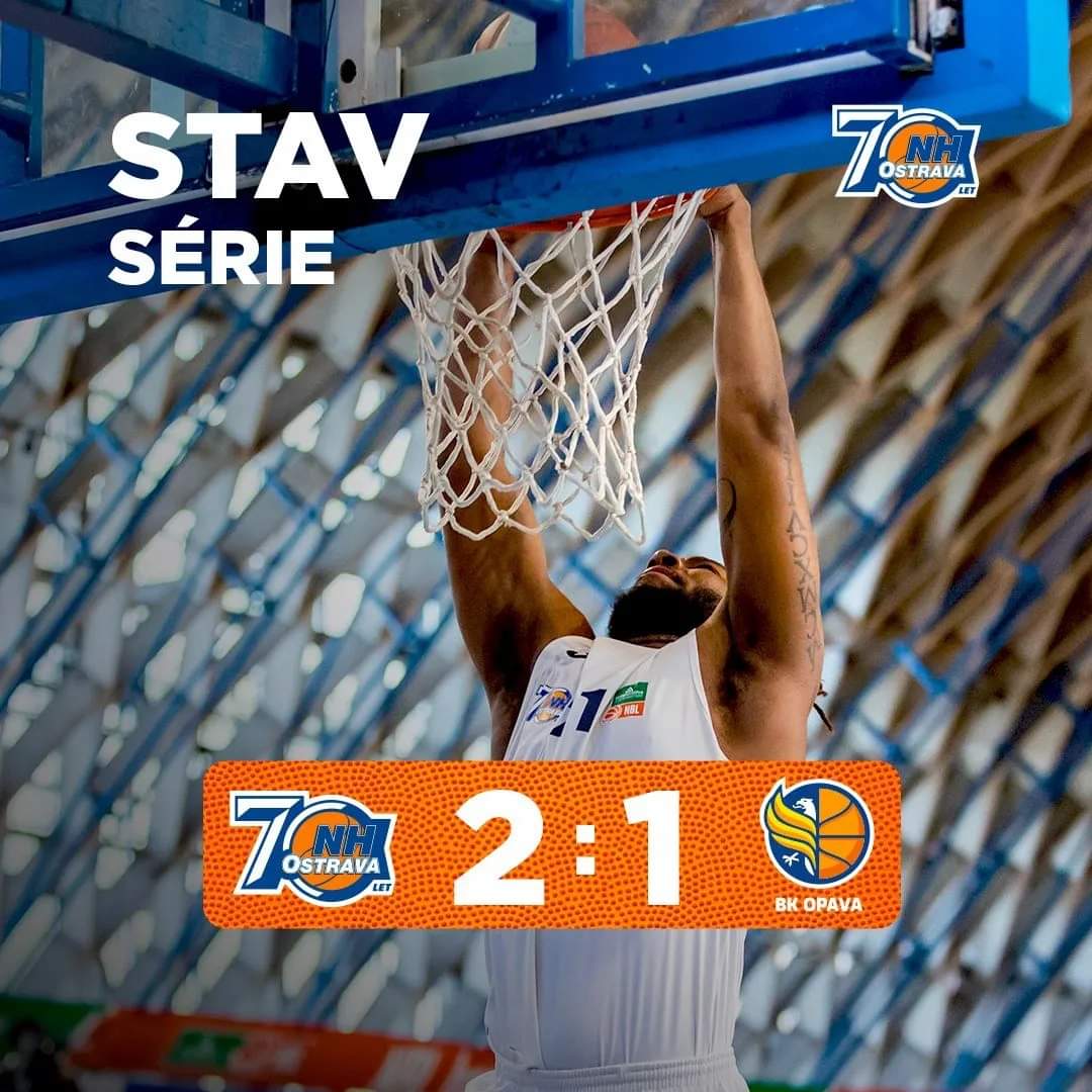 NHOSTRAVA2's tweet photo. Ve vyprodaném Tatranu získáváme 2️⃣. výhru v sérii a ujímáme se  vedení v sérii 2:1. 
Nejlepším střelcem našeho týmu byl s 17 body Madden. 
Zítra je od 18 hodin na programu druhý domácí zápas.  
Moc děkujeme našim fanouškům za podporu a zítra opět na značkách! #nhostrava #win https://t.co/CKAgXsh27a