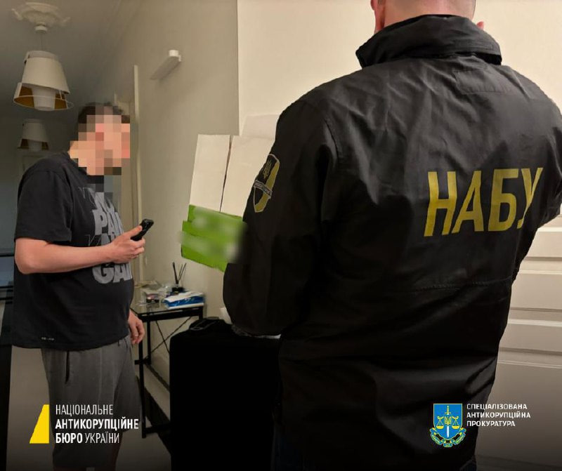 Міністра аграрної політики та продовольства Миколу Сольського викрили на заволодінні державною землею на 293 млн грн та спробі заволодіння землею ще на 190 млн грн. За інформацією НАБУ, Сольський організував злочинну групу, до якої входили посадовці Держгеокадастру та так звані