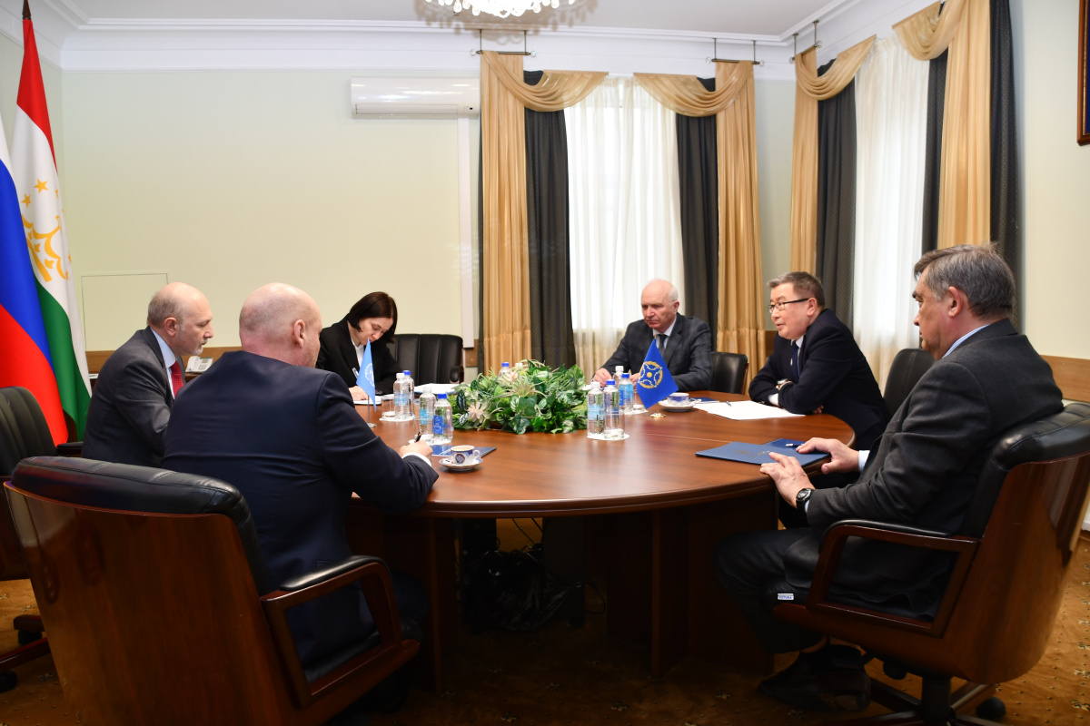 On 22 April, in #Moscow, a working mtng of #SRSG @kahaimnadze w/ the Deputy Secretary General of the #CSTO Samat Ordabaev was held to discuss a wide range of issues on the Int'l agenda. Special attention was also paid to the situation in #CentralAsia 👉shorturl.at/BHKQR