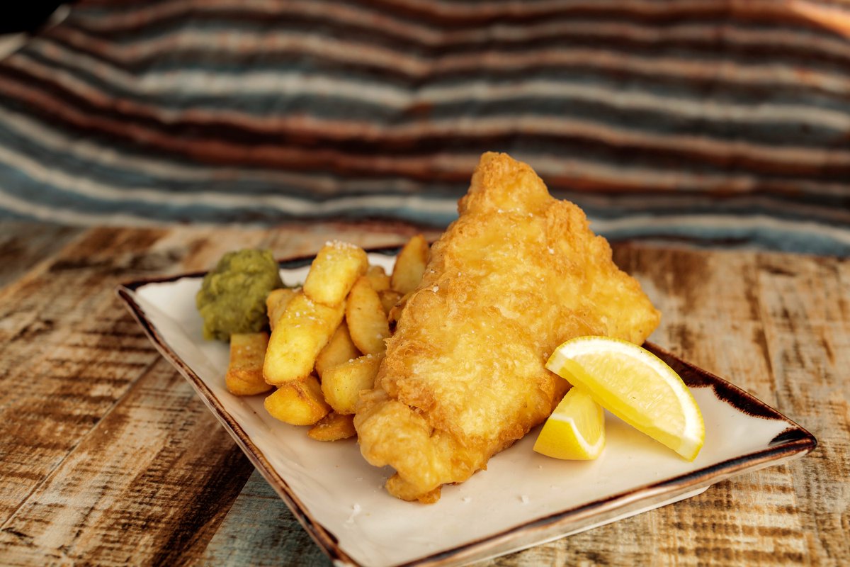 For lunch, head back to Drake's Kitchen for locally sourced fish and chips, or explore the diverse selection available across campus. 🎣 Did you know 75% of our suppliers are from the South West? Fresh and quality produce guaranteed!