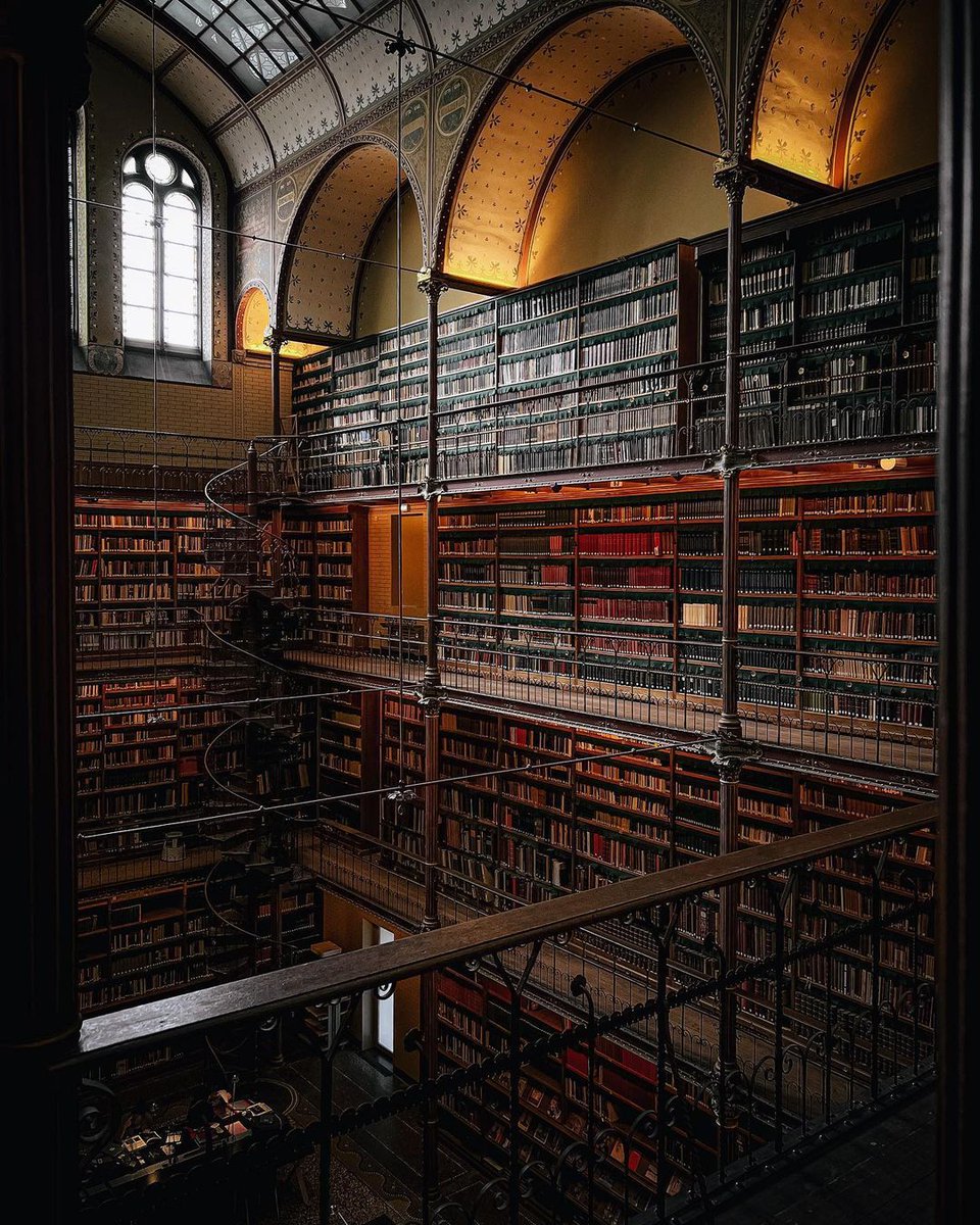 i love libraries...

Rijksmuseum Research Library, Amsterdam, Netherlands 

realrobbentley