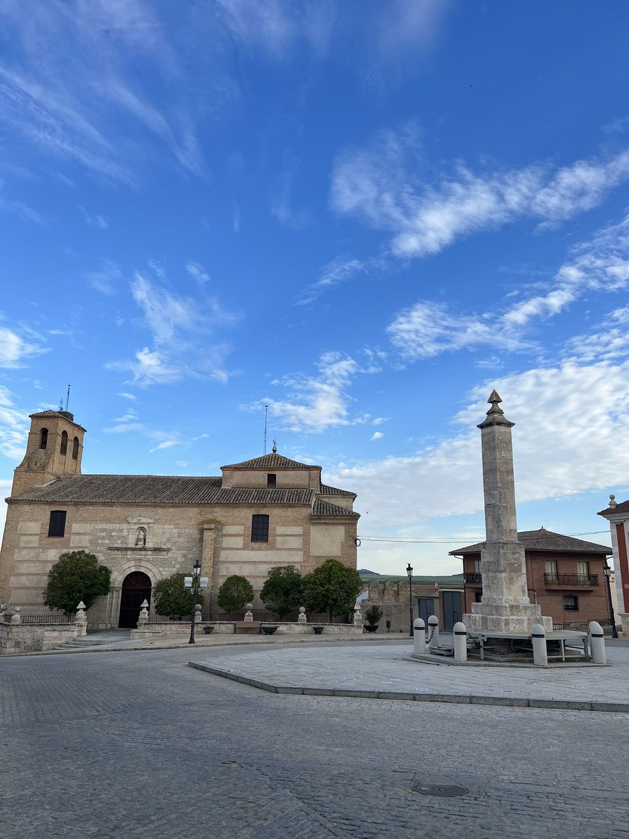 _davidalonso_'s tweet photo. A los antepasados comuneros Padilla, Bravo y Maldonado en la efeméride de la batalla de Villalar para homenajear a quienes sigan en el afán de mejora de las condiciones de vida de los castellanos y leoneses

23 de abril 
Día de Castilla y León https://t.co/C5IixaLSyx
