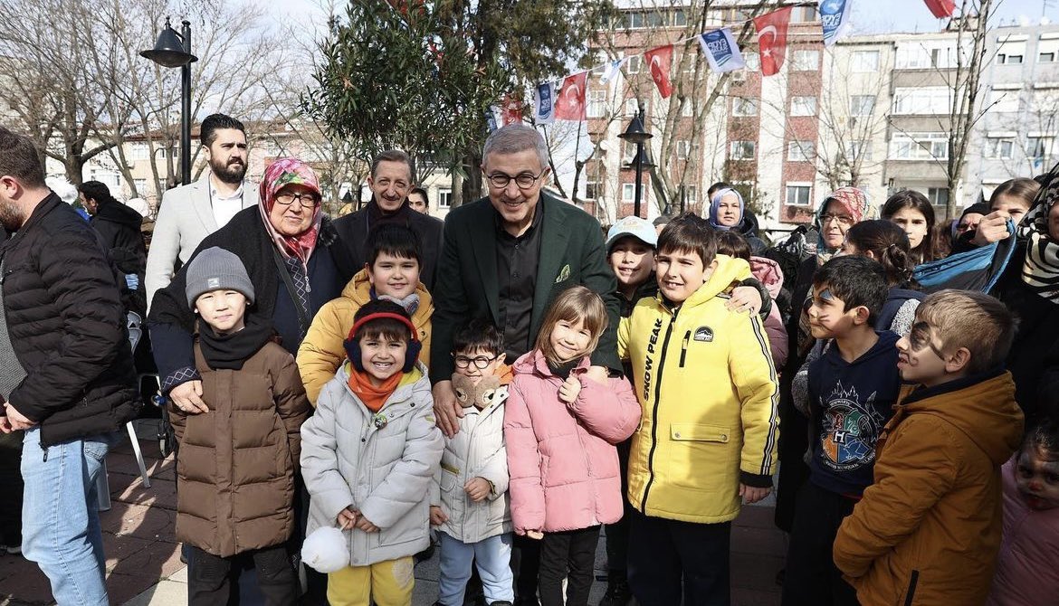 Çocuklarımızın hayal dünyalarını zenginleştirmeyi ve mutlu etmeyi amaçladığımız, projesiyle bizi ödüllendirerek gururlandıran Çobançeşme Çocuk Park’ından sevgili çocuklarımızın 23 Nisan Ulusal Egemenlik ve Çocuk Bayramını kutluyorum. #23NisanUlusalEgemenlikveCocukBayramı