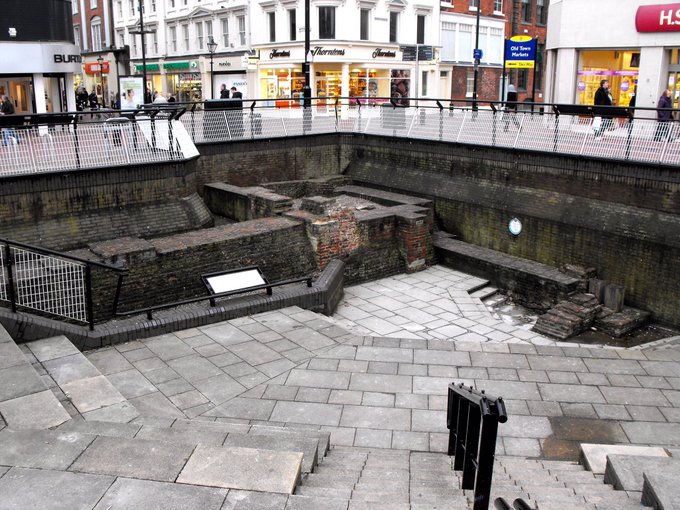 #OnThisDay 23 April 1642 Sir John Hotham refused to admit King Charles I & his entourage into #Hull, barring the Beverly Gate (remains pictured), securing England's northern arsenal for Parliament in arguably the first confrontation of the 1st #EnglishCivilWar. #17thCentury #OTD