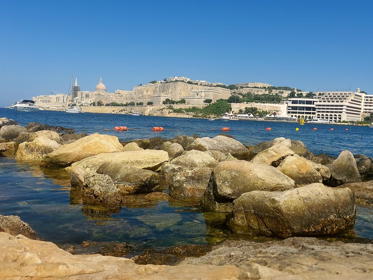 @k_pawlowska @xobreex3 @anetteolzon Happy Tuesday Katja. And have a great #RockinTuesday Taken in Malta 🇲🇹 looking towards Valletta.