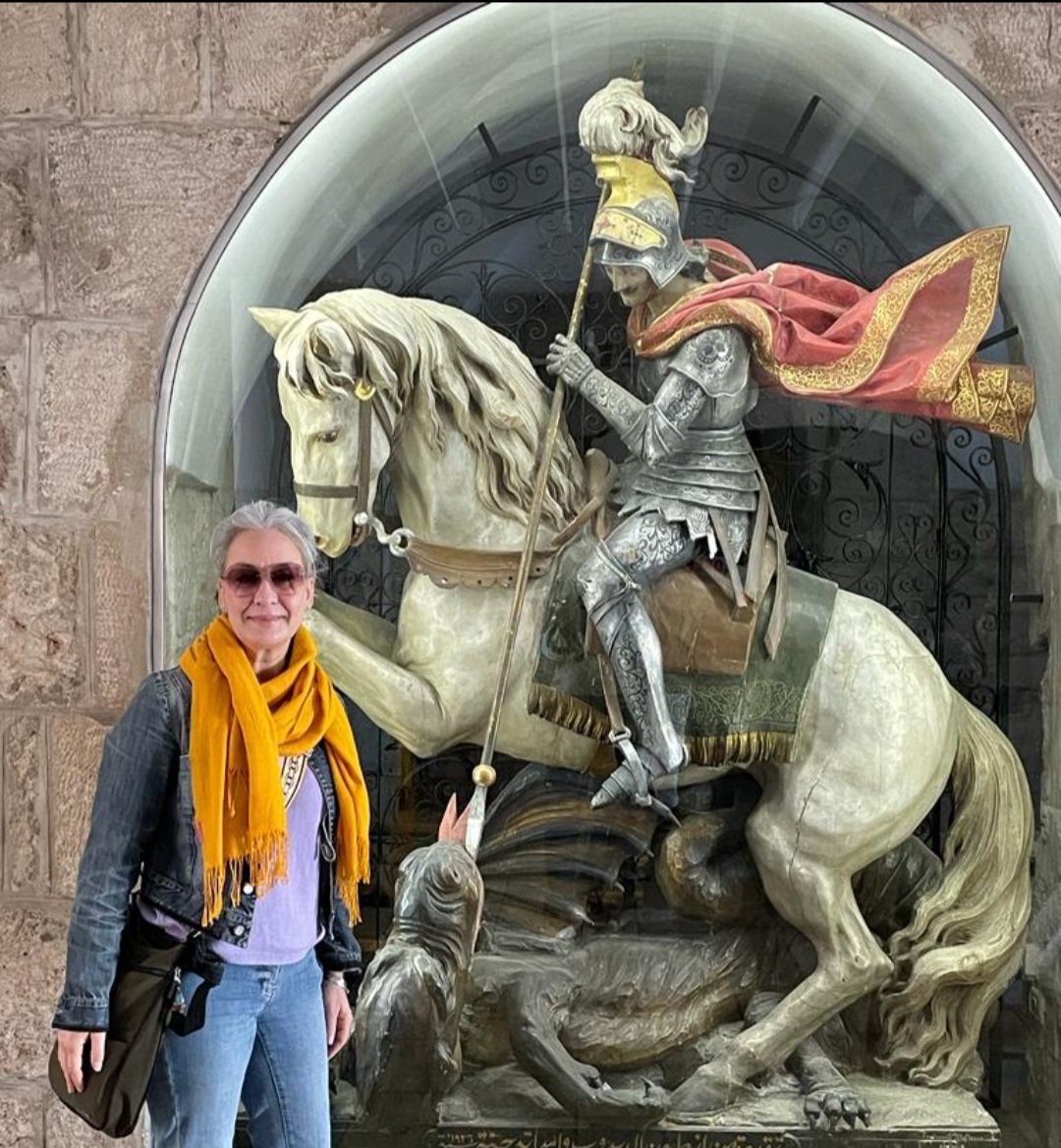Iglesia de la Natividad en Belén. Escultura de San Jorge. Caballero a caballo, matando la serpiente - dragón
Feliz #SanJorge 
Feliz #DíaDeAragón 
Feliz #DiaDelLibro

#Aragón
