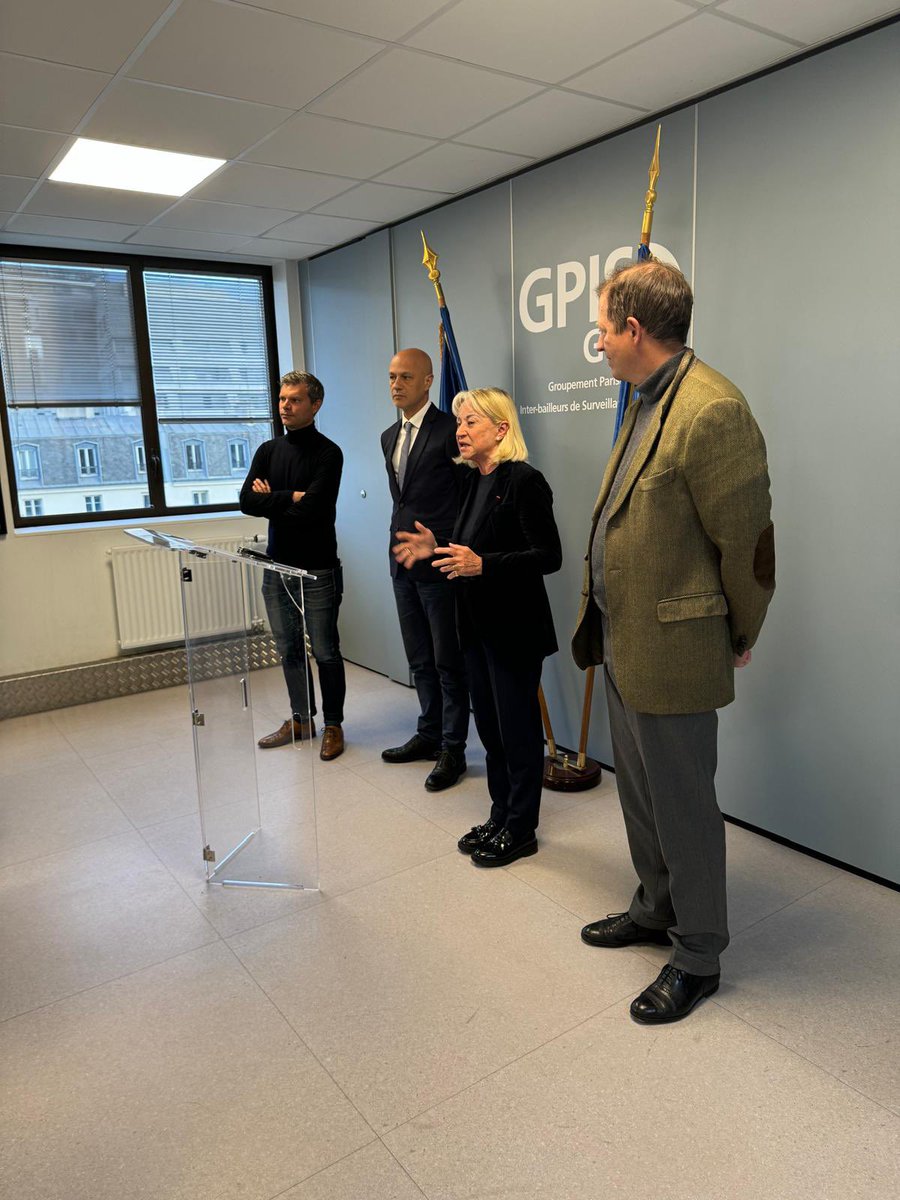 🔵 Visite hier soir du <a href="/GpisGie/">GPIS-GIE</a> avec mes collègues <a href="/aurelien_veron/">Aurélien Véron</a> et <a href="/H_Charp/">Hugues Charpentier</a>. 

➡️ Installé à #Paris17, le #GPIS assure la surveillance de plus de 165.000 logements sociaux dans notre capitale et de 17 communes de la petite couronne parisienne, soit plus de 500.000 locataires.