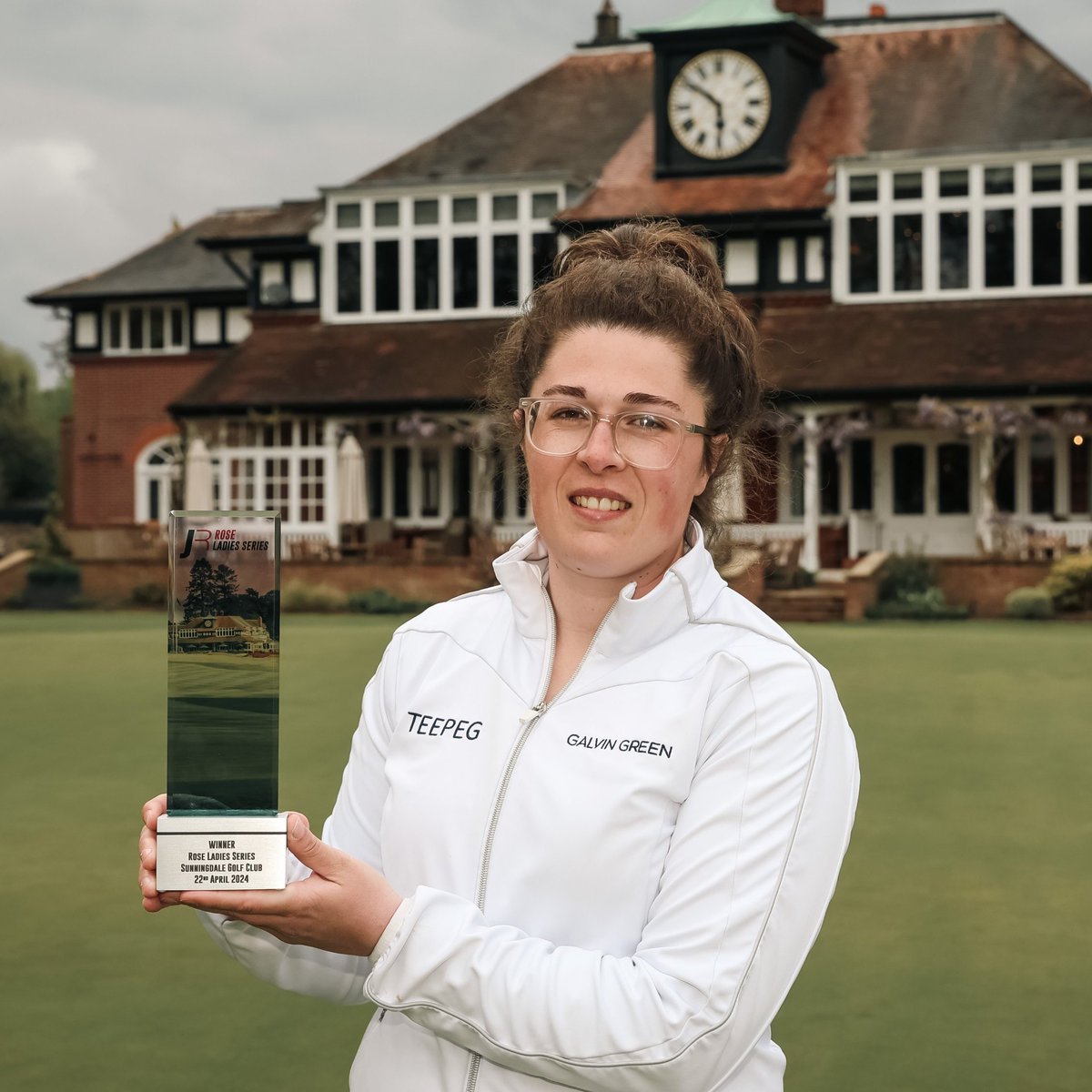 🏴󠁧󠁢󠁳󠁣󠁴󠁿 scores and positions in latest @RoseLadiesGolf event at Sunningdale: +1 Louise Duncan T9 +3 Penny Brown T13 +5 Tara Mactaggart T25 +6 Michele Thomson T31 Won on -3 by England's Emily Toy ⬇️ @ScotsmanSport