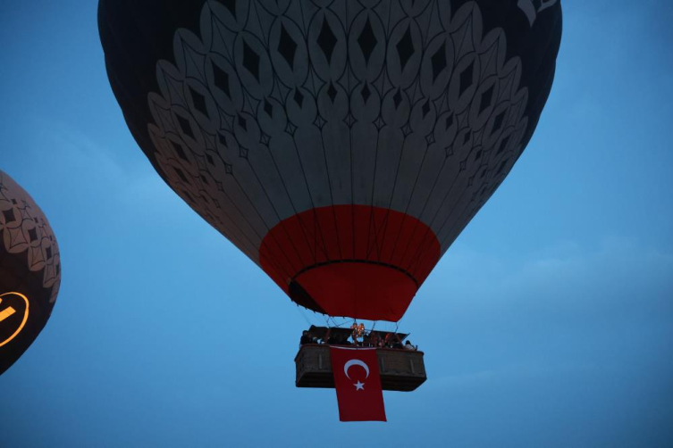 🎈 Kapadokya'da balonlar 23 Nisan için havalandı