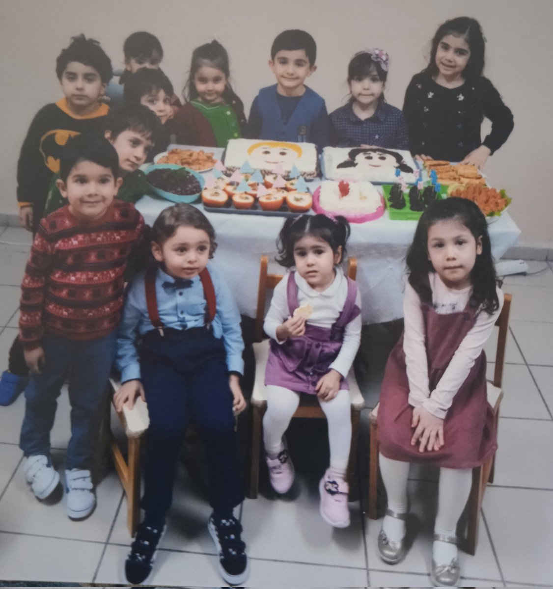 Hapishanelerde bulunan 0-6 yaş aralığı 552 çocuğumuzun da #23NisanÇocukBayramı kutlu olsun. 

552 çocuğumuzdan  özür dilerim sizleri koruyamadığım için , koca koca adamların bunca yaşanan yolsuzluğa, arsızlığa,talana,yağmaya,Hukuksuzluğa, adaletsizliğe,namussuzluğa sus pus