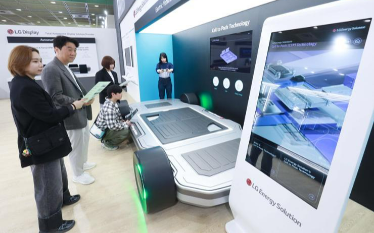 LG, Samsung showcase future mobility technology at leading EV conference

LG and Samsung SDI are taking part in the 37th International Electric Vehicle Symposium & Exhibition (EVS37) in Seoul, showcasing EV battery technologies and the latest mobility technologies, the companie