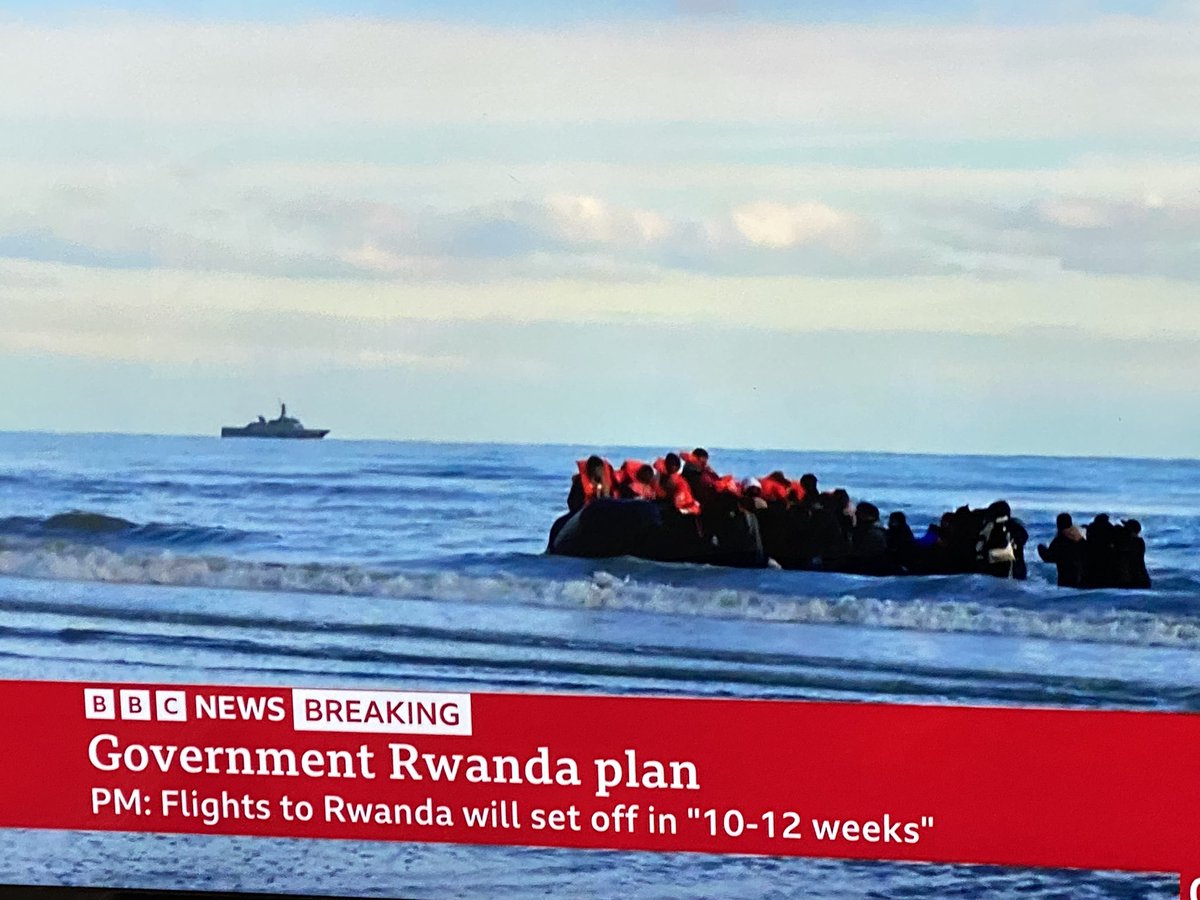 Why are the Police and an order Force not out deflating these boats?? #RwandaFacade #Immigrants #ToryGaslighting