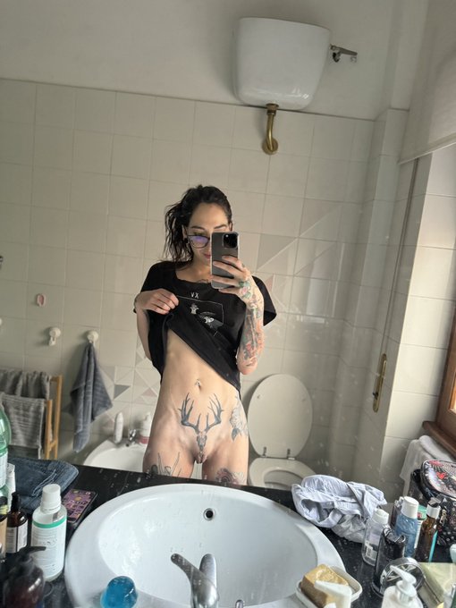 Not me stealing other people bathroom to take GM selfies https://t.co/VjCpdcQszq<a href="/tag/xhamster"class="tags"><span>#xhamster</span></a>