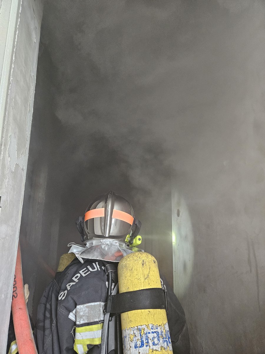 #Complémentarité Formation incendie pour les #sapeurspompiers des #CIS Fayence et Le Muy Au programme : ➡️Fonction d'équipier ➡️Fonction de chef d'équipe ➡️Ateliers pédagogiques ➡️Mises en situations professionnelles 👨‍🚒 Au total 16 binômes participent à cette formation.