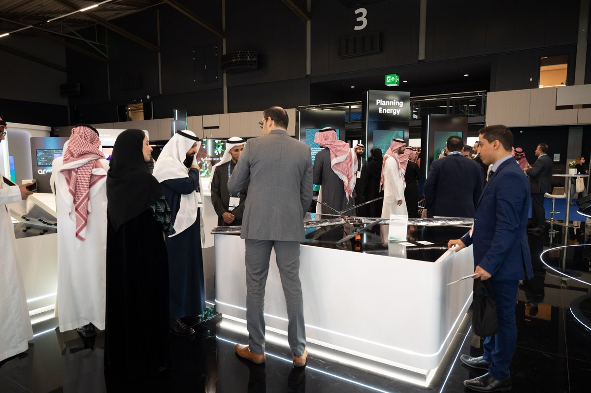 KFUPM's tweet photo. انطلقت فعاليات #مؤتمر_الطاقة_العالمي @WECongress في نسخته الـ26 في هولندا والذي يستمر لثلاثة أيام، حيث يركز على استعراض أبرز القضايا في مجال الطاقة والبحث عن حلول إبداعية لها. شاركت #جامعة_الملك_فهد_للبترول_والمعادن مع وفد المملكة بالمؤتمر بـ 11 مشروع بحثي، منها 3 نماذج لمشاريع مبتكرة. ويتضمن المؤتمر مشاركة أكثر من 7000 شركة عالمية في مجال الطاقة، كما يشتمل على ندوات متنوعة يقدمها خبراء ومختصون عالميون لمناقشة أبرز القضايا التي تتعلق بقطاع الطاقة حول العالم.

#WEC2024
#KFUPM