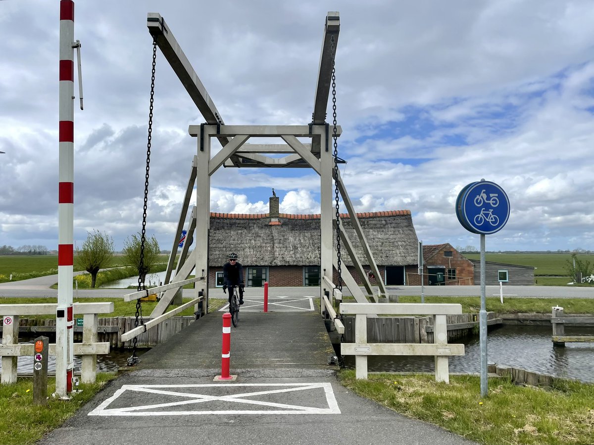 OMSTREKEN tweet media
