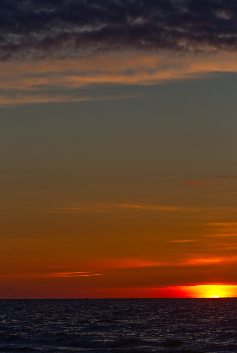 Evening Lights 😊
Baltic Sea 
 Sunset 
 Latvia 🇱🇻
#Latvia #BalticSea #Sunset #Sea #Sky #evening