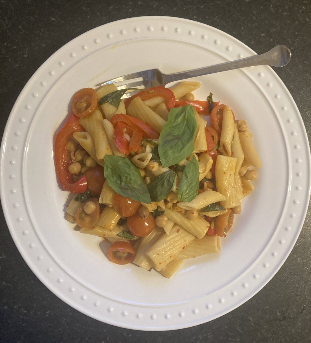 One-Pot Creamy Plant-Based ‘Nduja Tortiglioni from @grubbymealkits. You can’t tell from my photo, but there was a delicious creamy sauce that had the perfect amount of kick. Thumbs up again! 👍🌱 #vegan #veganfood #GoVegan
