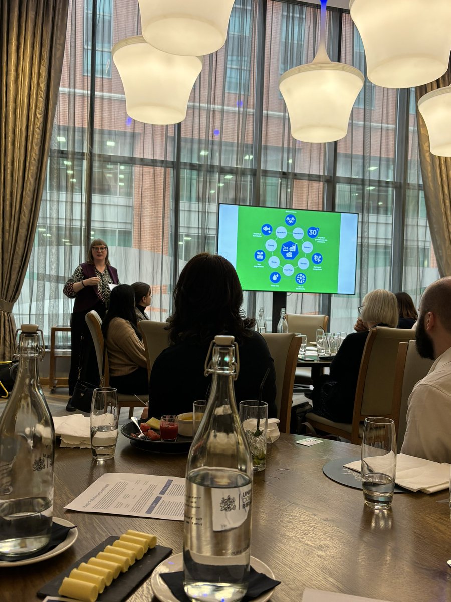 UHCWDietitians's tweet photo. A lovely and interesting afternoon spent yesterday @UCBofficial with the Dietetic students and colleagues, sampling their food, discussing careers and hearing about the @BDA_Dietitians #onebluedot campaign all as part of earth day 🌍 👏 https://t.co/CimbN6Si6l