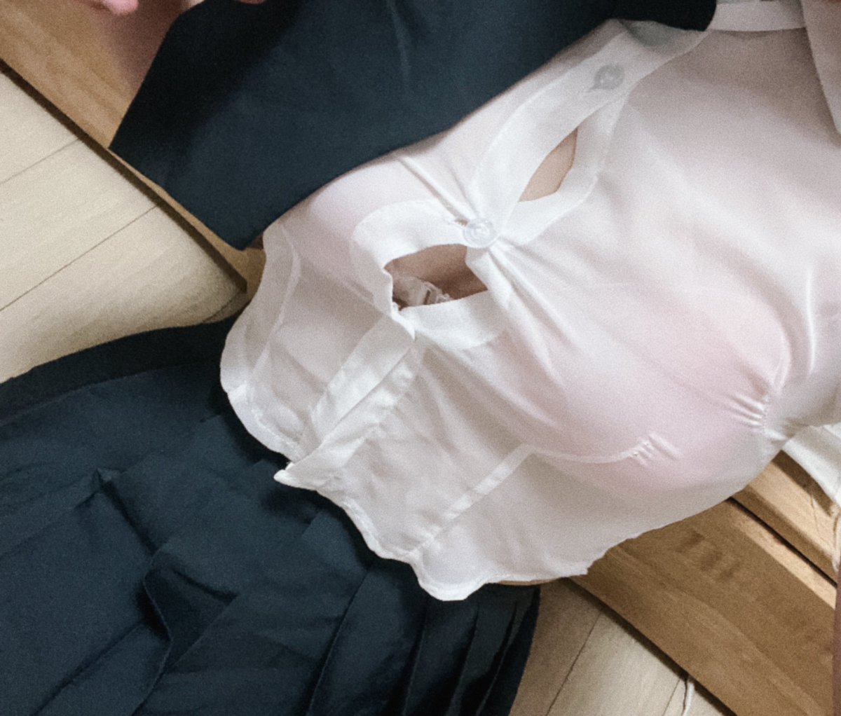 Dayeon1015_'s tweet photo. 오늘도 단추 겨우 채우기 성공(˃̣̣̣̣︿˂̣̣̣̣ )
더 많은 사진들은 라이키에!!
#멜돔 #펨돔 https://t.co/Jl6opVd18E