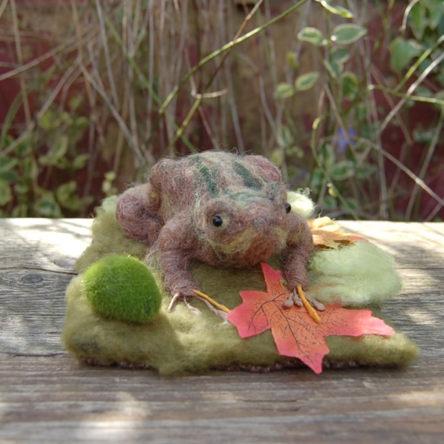 Needle felt Common Frog - wool sculpture - Folksy folksy.com/items/8329677-… #newonfolksy