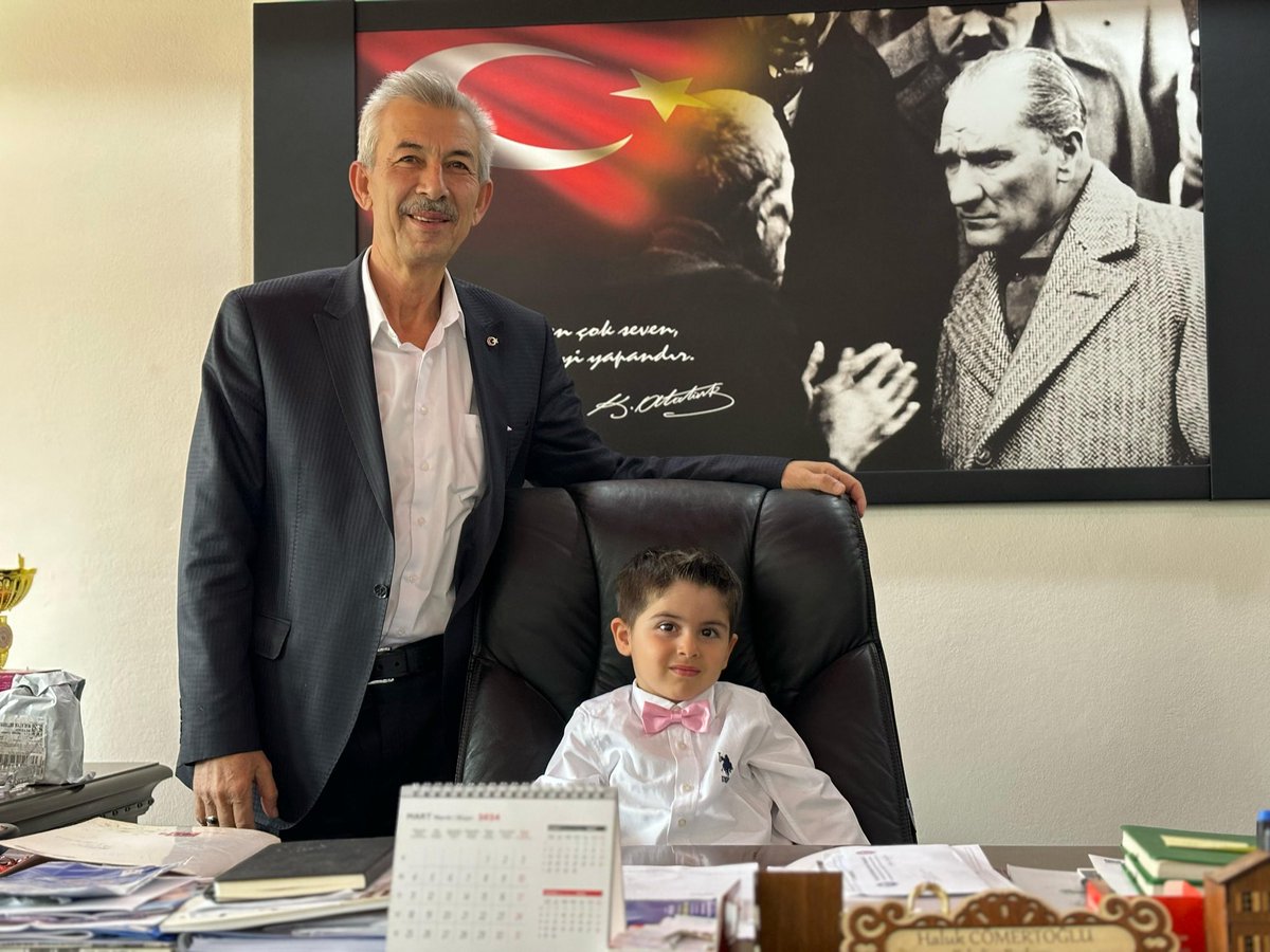 23 Nisan kutlamaları çerçevesinde Belediye Başkanımız Haluk Cömertoğlu’nu makamında ziyaret eden Ahmet Zeyneloğlu Ortaokulu öğrencileri başkanlık makamını devraldı.