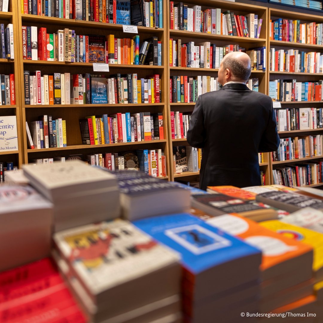 Eine Welt ohne Bücher - unvorstellbar. Am Welttag des Buches geht der Dank an alle, die Teil der Bücherwelt sind - und das sind glücklicherweise sehr viele. #WelttagDesBuches