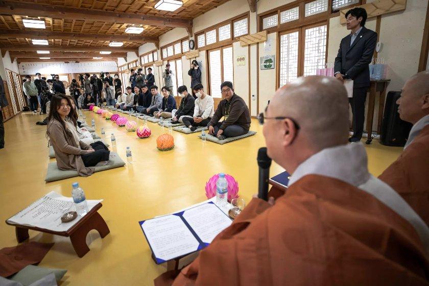 Buddhistdoor's tweet photo. BDG news: Buddhist Monks in South Korea Take up Matchmaking

Read here: https://t.co/o5Hg5SXHKi

#buddhism #seoul #jogyeorder #romance #relationships #love https://t.co/9OE7vEk0tr