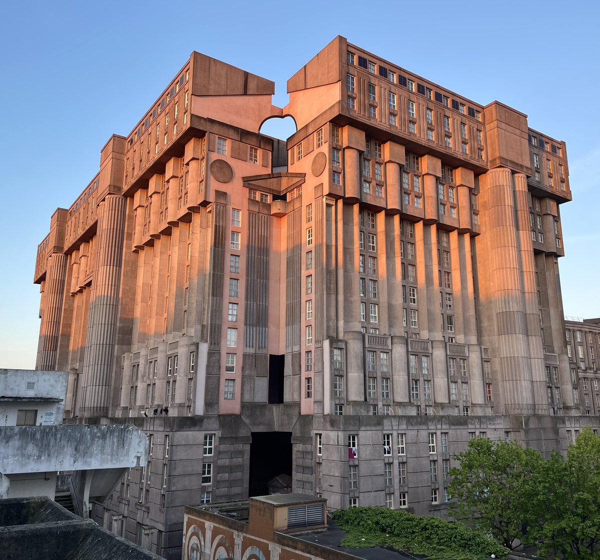 Like people getting up early to watch the sunrise at the Grand Canyon, I got up before dawn today to catch the first light on Ricardo Bofill’s Les Espaces d'Abraxas (1978-1983) in the Paris suburb of Noisy-le-Grand.