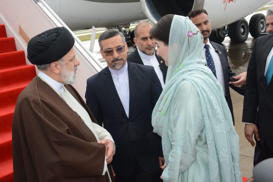 Iranian President Dr.Seyyed Ebrahim Raisi @raisi_com has arrived in Lahore on the second segment of his tour to Pakistan. He was welcomed on arrival at Lahore Airport by Chief Minister Punjab Maryam Nawaz. In Lahore, President Raisi will pay a visit to Iqbal’s mausoleum and meet