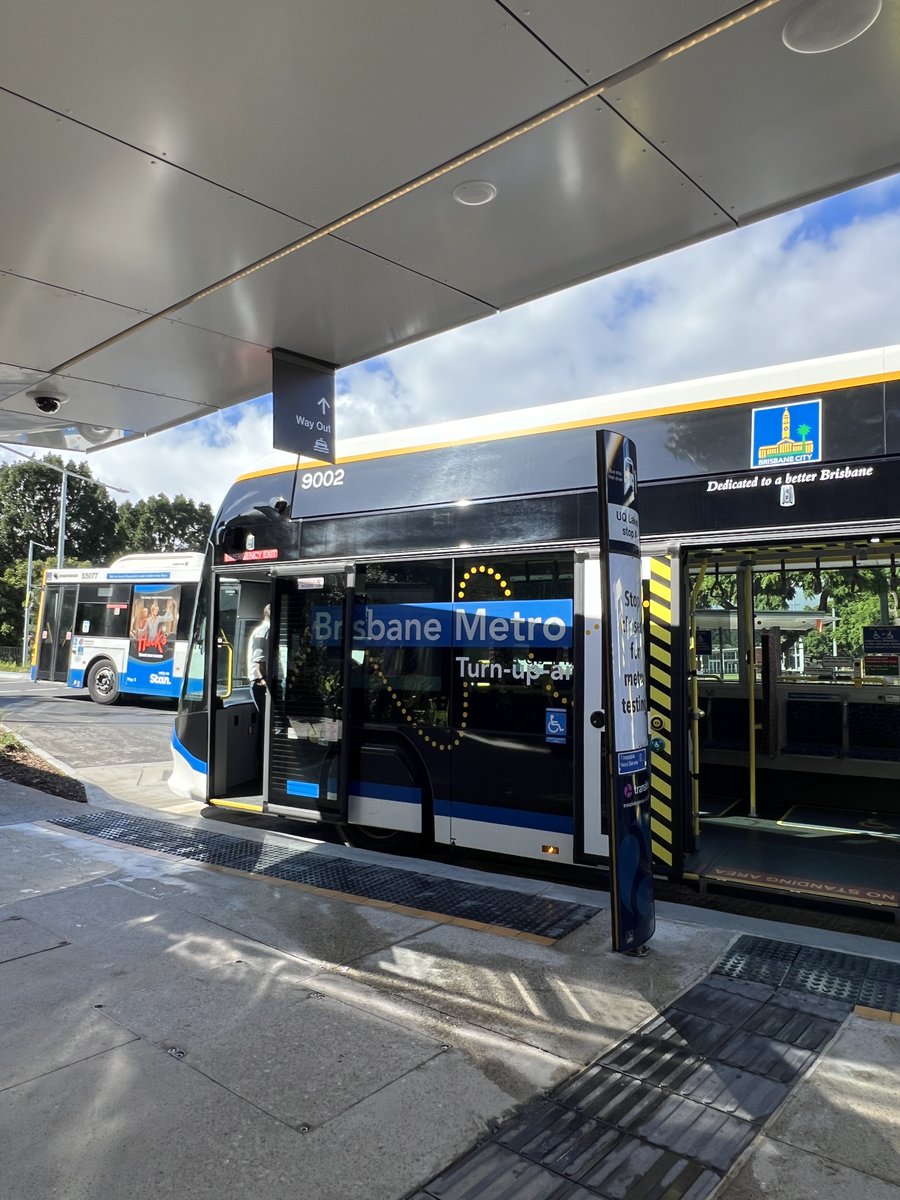 #UQ joined @Brisbanecityqld aboard the #BrisbaneMetro today to officially launch the upgraded UQ Lakes Station 🙌 Once operation commences, the Metro will run on the current 66 bus route connecting our St Lucia, Dutton Park & Herston campuses. @bne_lordmayor @ryansrumblings