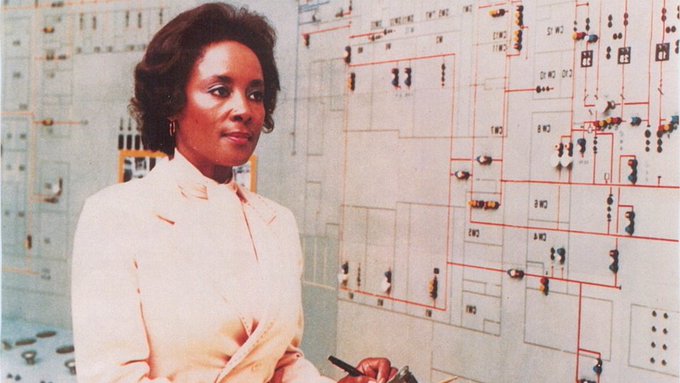 Born #OTD Annie Easley (1933-2011) was a mathematician who began working at @NASA in 1955. She worked in the Launch Vehicles Division, developing coding used in solar and wind energy experiments. 🚀👩🏾‍💻👩🏾‍🔬 #GirlsInICT + nasa.gov/feature/annie-… #WomenInSTEM