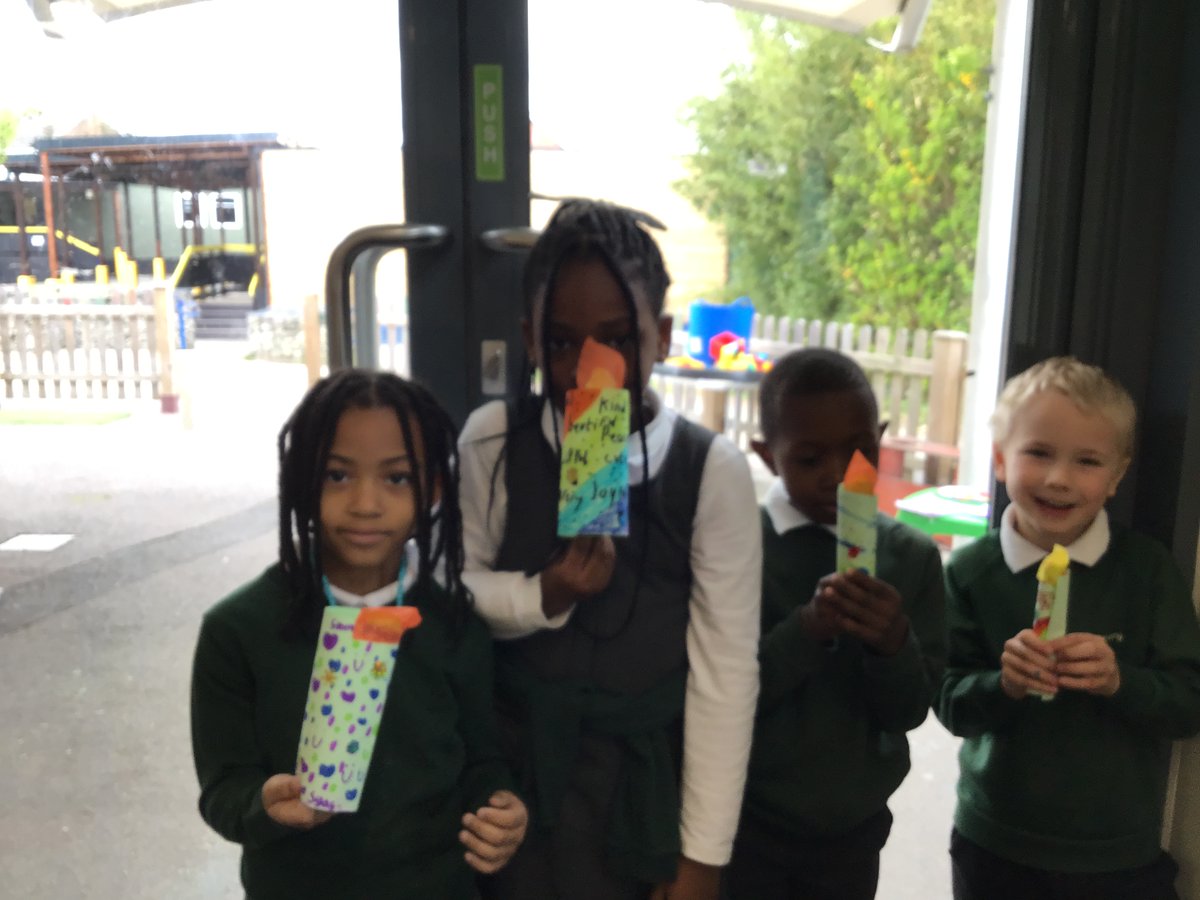 Discovery_Y1's tweet photo. Our amazing Year 1 children are 'Shining a Light'🕯️for Stephen Lawrence this week - as we commemorate, what would have been, his5⃣0⃣th Birthday🎂@sldayfdn
We are so proud of our beautiful😍candles and cannot wait for our work to be displayed @woolwich_works #Thislittlelightofmine https://t.co/ZrXt3H7Y9b