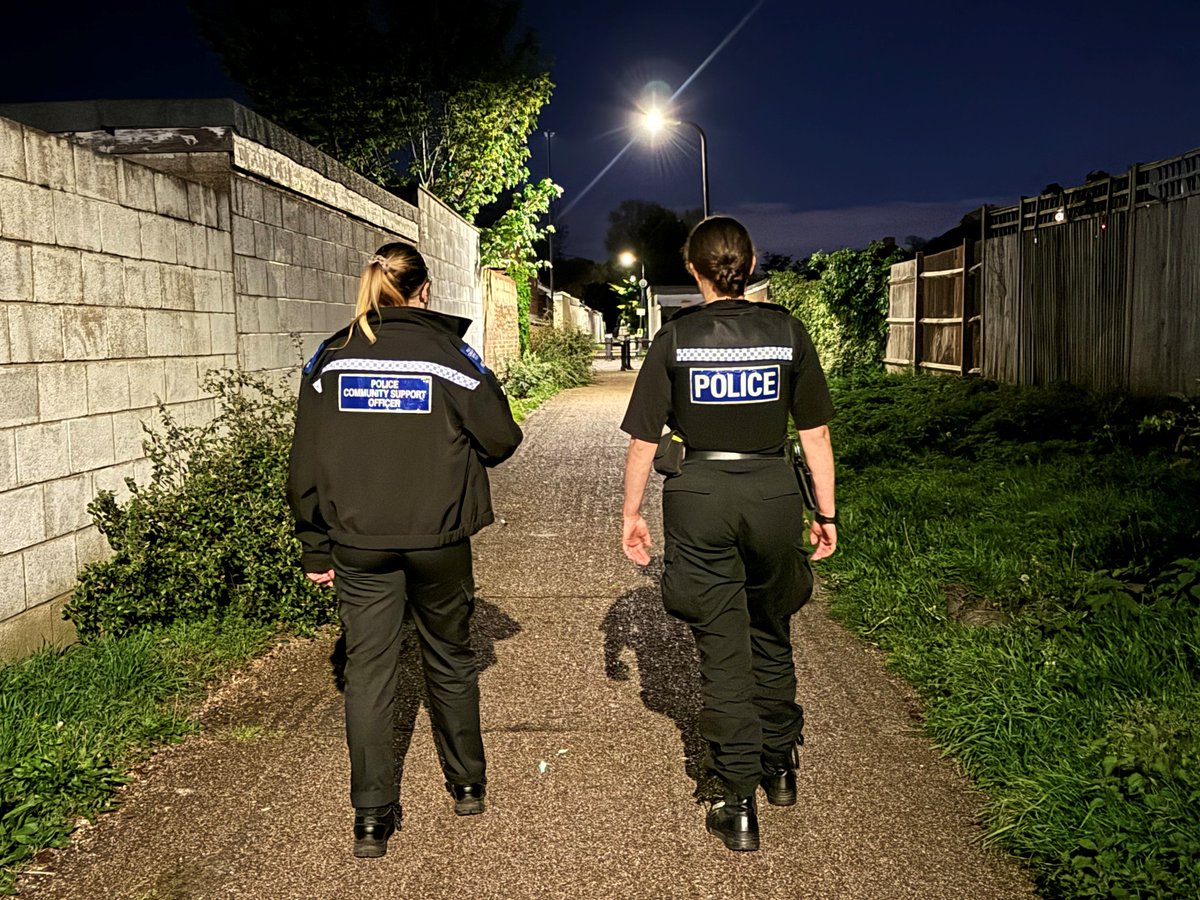 NIGHT PATROLS ✅ 👮🏻‍♀️ 👮‍♂️ PCs and 👮🏻‍♀️ PCSOs have been out on their daily night time patrols in the Britwell area These patrols are targeted 🎯 , aiming to provide a visible presence and deter crime! If you see us, please say hi! 👋