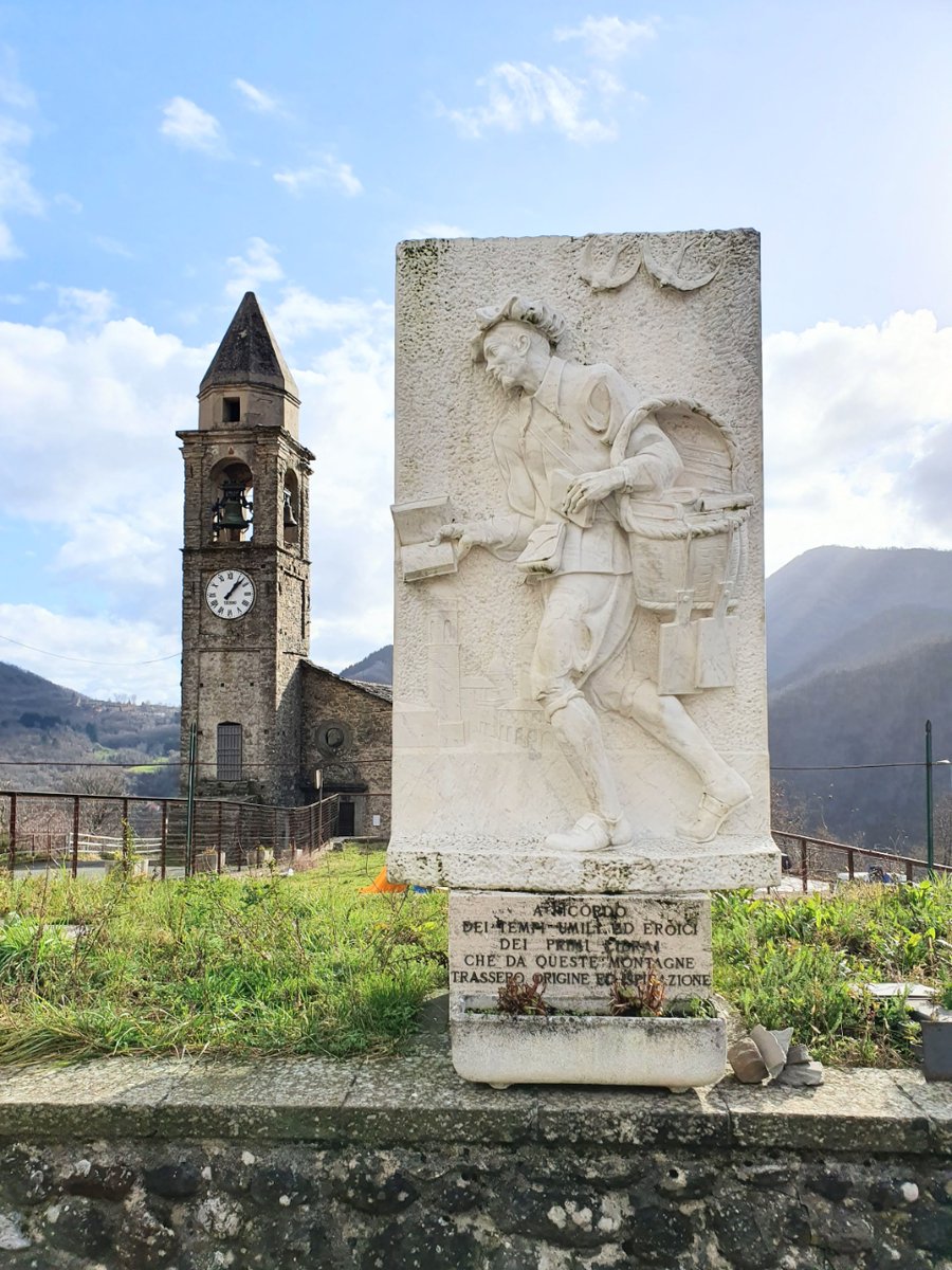 Oggi è la #giornatadellibro e vi portiamo nel paese dei libri.
#Montereggio, in #Lunigiana, è un piccolo borgo dalla storia unica. Da qui, sin dall’800, partirono tantissimi librai ambulanti, portando fantasia e sapere nel nord e centro Italia.
bit.ly/Montereggio-pa…