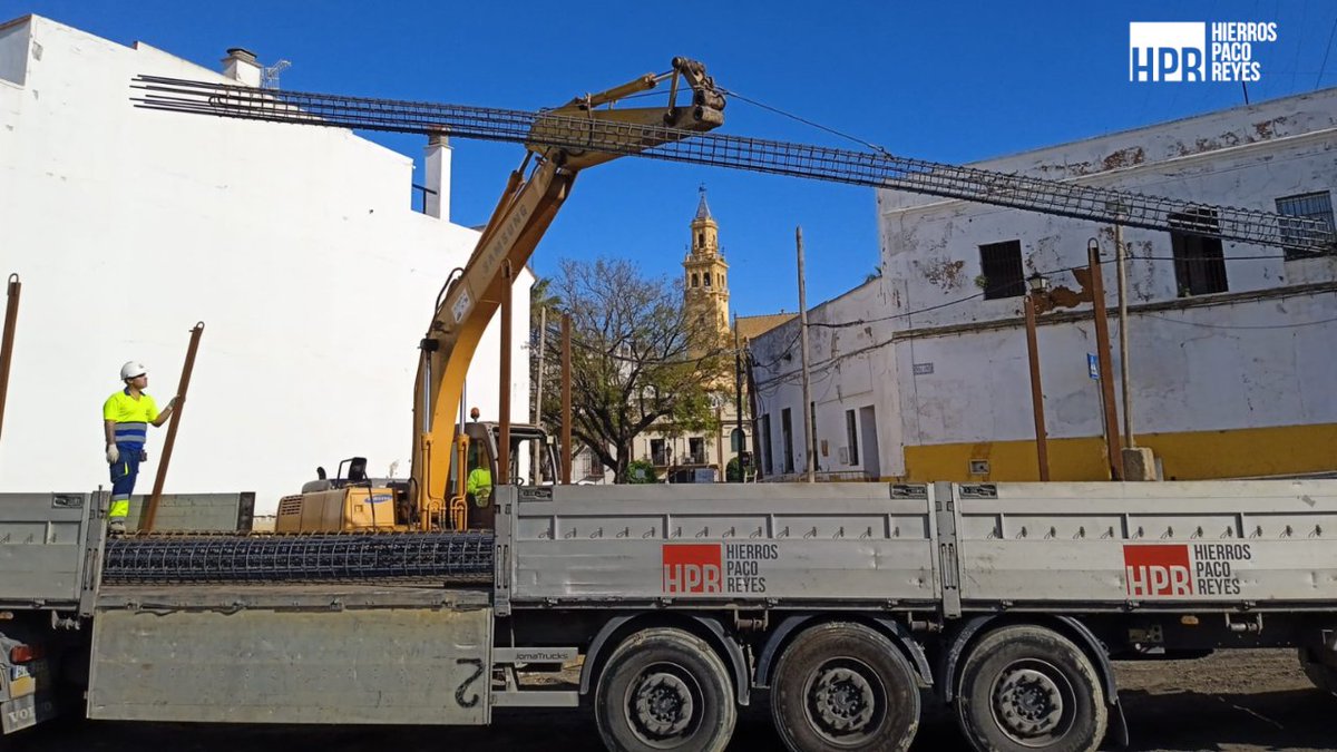 Nuestro equipo se traslada hasta la obra 'Parking Alcalá' ubicada en Alcalá de Guadaira📍, para hacer entrega de material a pie de obra🚚. 

¡Gracias por elegirnos!

#HierrosPacoReyes #AlmacéndeHierros #plantadeferralla #experienciacliente #construccion #calidad #AlcaládeGuadaira