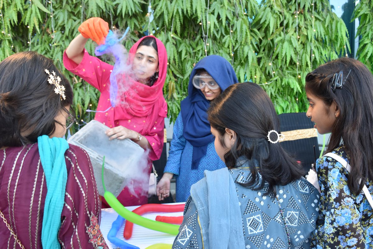 (2/2)
KSS Science Demonstrators wowed visitors with interactive Sceince shows at the 'Eid for Gaza' event at Pak-Turk Maarif Asifa Irfan Girls Campus on April 20th.

#kss #science #pakturk #pakistan #scienceisfun #chemistry #elephant #dominos #nitrogen #telescope #moon #Micro
