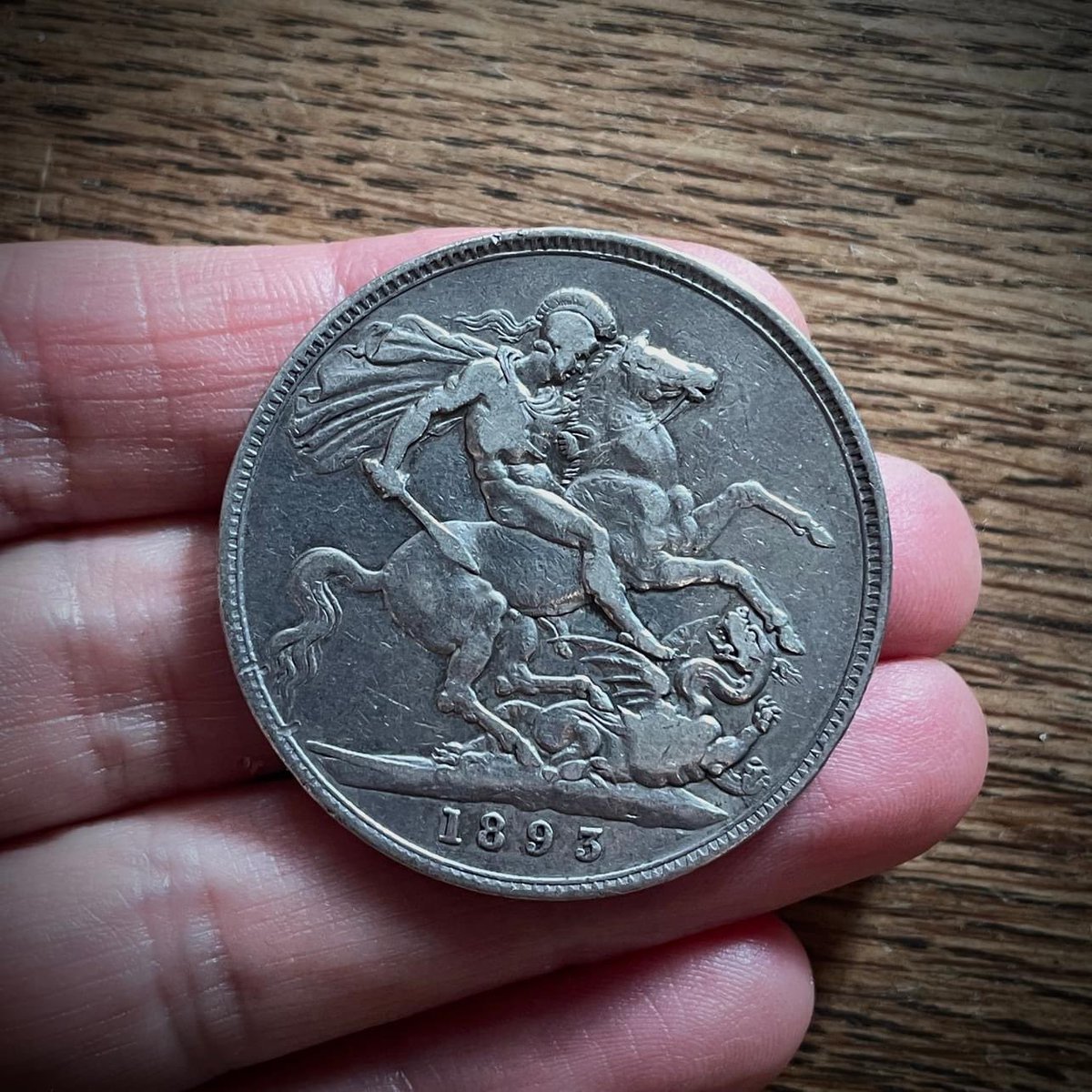 Happy St George's Day
And here is England's patron saint, on the largest coin I've ever found on the foreshore (a Victorian silver crown)

1/5

#Mudlark #mudlarking