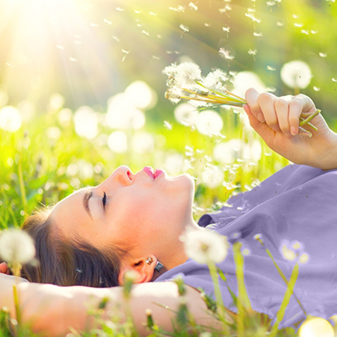 Lenstore's tweet image. 🌷Unfortunately, those beautiful blooms come with a bunch of pesky pollen. Our hay fever hacks will ward off seasonal sneezes and itchy eyes. 🤧 loom.ly/n9k-LtQ
#lenstore #hayfever #contactlenses