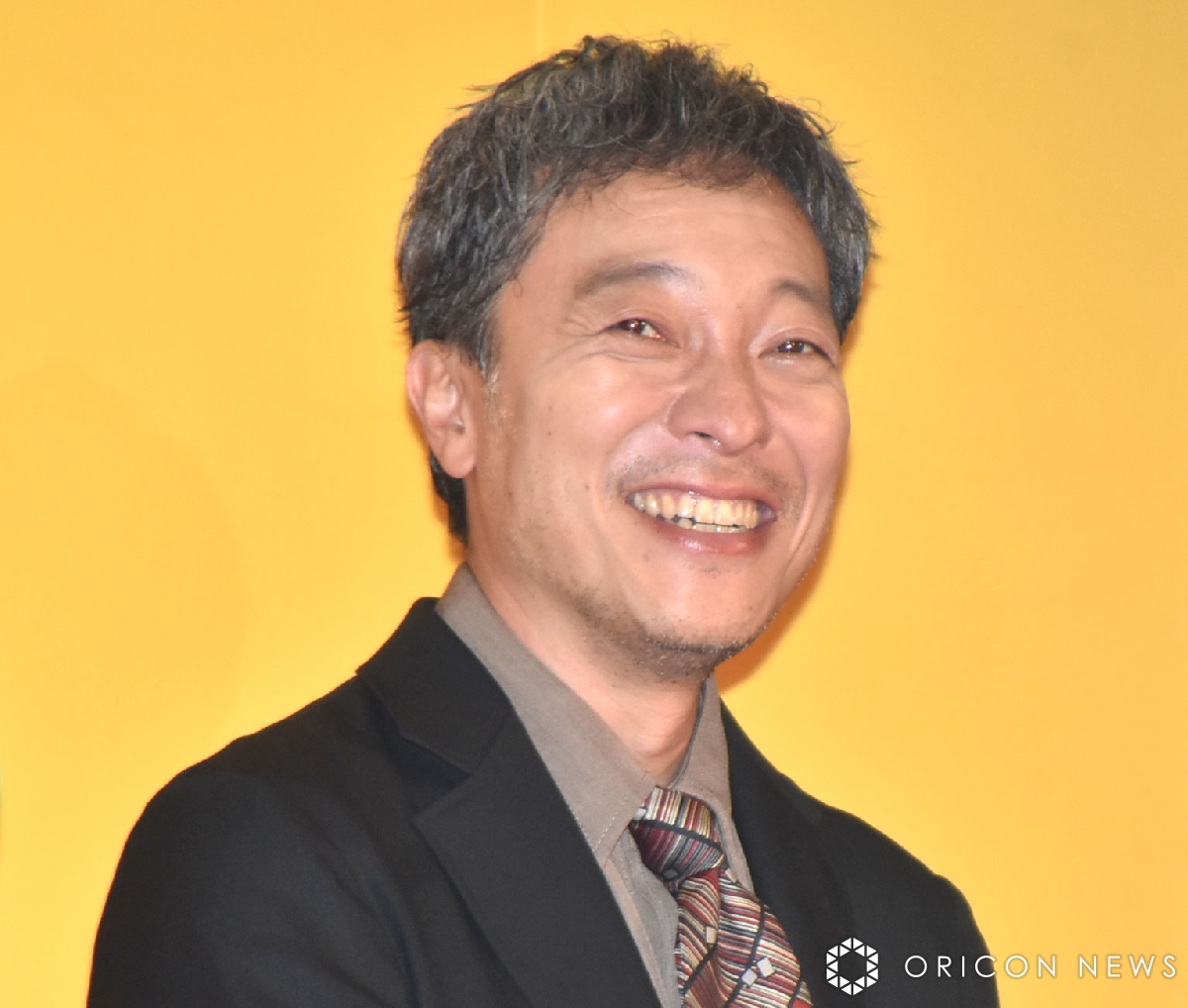 oricon's tweet photo. 🎬映画『#碁盤斬り』舞台挨拶

���原果耶、草彅剛に絶賛され照れ
https://t.co/T2IGHVuPEB

白石作品の常連・音尾琢真
《ミスター白石和彌監督作品》宣言
「今年もお歳暮を奮発したい❗️」
https://t.co/pCA5753Jl1

中川大志を草彅絶賛✨️
「ただのイケメンじゃない」
https://t.co/DXjeiNhPIe https://t.co/hjZhAVFUFl