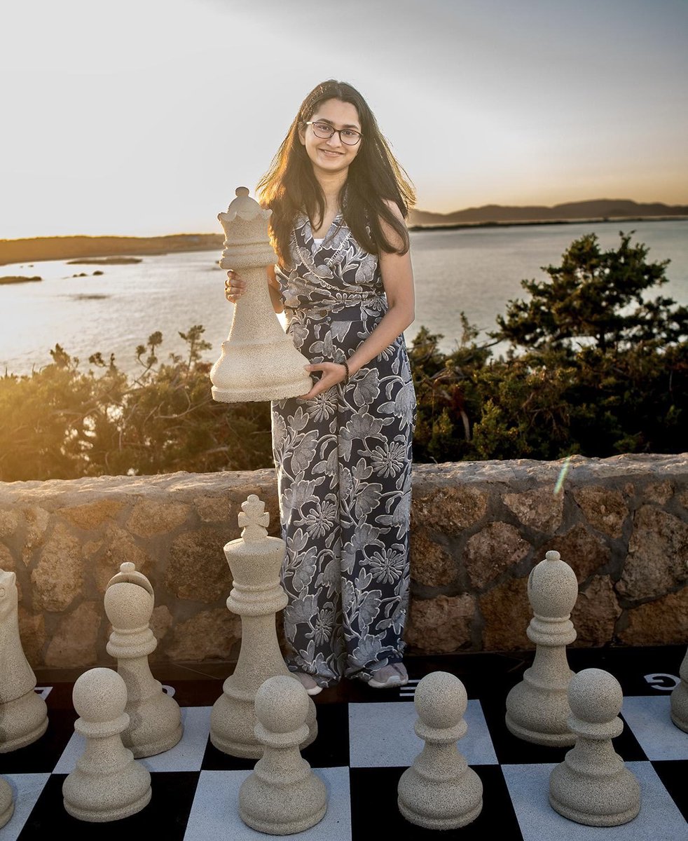 Checkmate, it's a victory dance. ♟️💃🏻

#chess #chesscom #chessgame #VantikaAgarwal #sports #chessboard #chessplayer #chessmaster #theonechess #achievement #inspiration

@AAI_Official @PravahaNGO @mgd1_esports  @SunwayChessOpen @davidllada