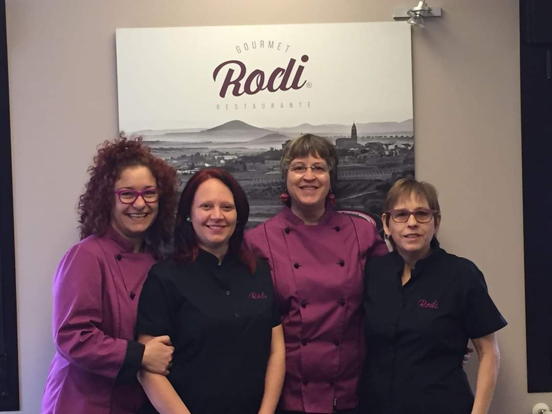 ¡Feliz Día de Aragón! ¡Feliz San Jorge! 

No olvidéis brindar por nuestra tierra con una copica de garnacha de Fuendejalón. 🍷

¡Os esperamos en el Rodi!

#sanjorge2024 #diadearagon #aragon #fuendejalon