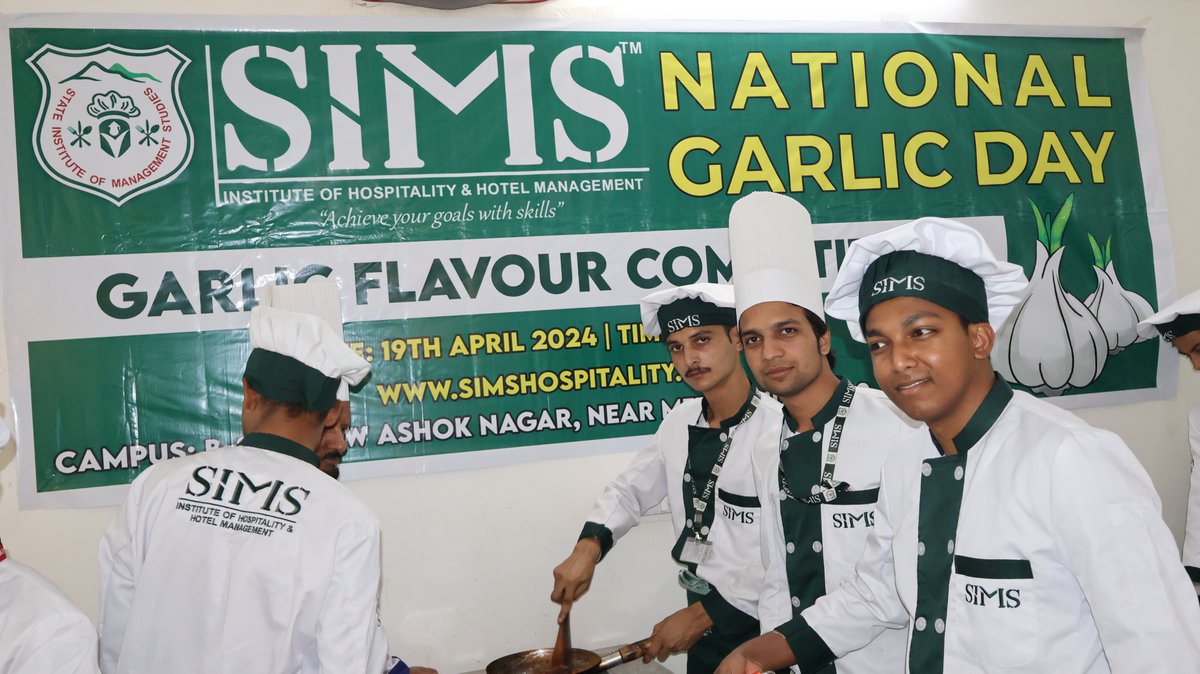 A Garlic-Filled Celebration at SIMS Institute of Hotel Management! 🧄🎉 Our students are embracing National Garlic Day with gusto, showcasing their culinary skills in a flavorful competition. Which garlic-infused dish would you love to taste? #nationalgarlicday #culinary #sims
