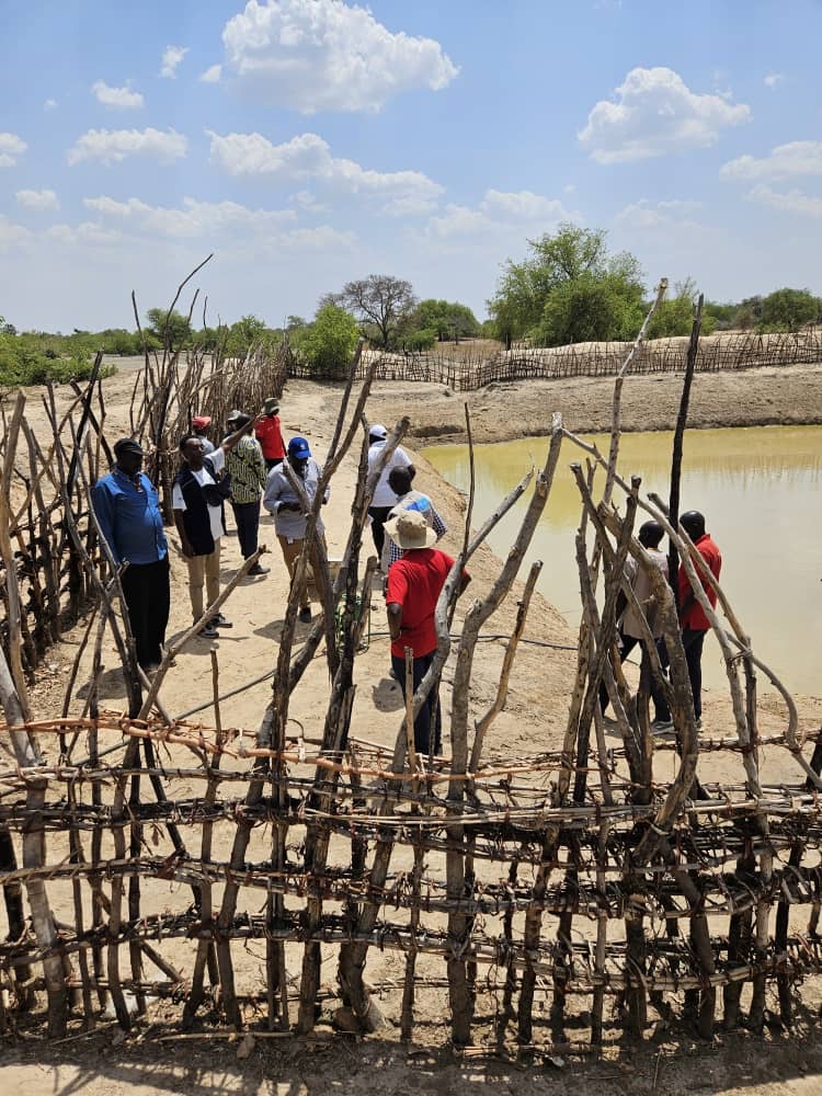 South Sudan is on the frontline of the climate crisis, vulnerable to both extreme flooding and drought. WFP, the Ministry of Environment, and @mafs_ss are in Warrap and NBEG states to understand climate risks and ways to mitigate them to improve food security 👇🏿