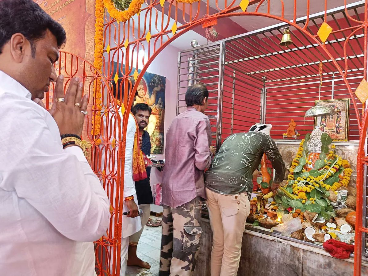 गांधीनगर छत्रपती संभाजीनगर येथे हनुमान जयंतीनिमित्त आयोजित महाआरतीस उपस्थित राहून सर्वांना जयंतीच्या शुभेच्छा दिल्या.
#VilasBhumare #vilasbapubhumare #SandipanBhumare #paithan